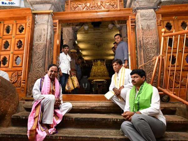 Telangana CM KCR visited Sriranganatha Swamy temple at Srirangam in Tamil Nadu Telangana CM KCR visited Sriranganatha Swamy temple at Srirangam in Tamil Nadu