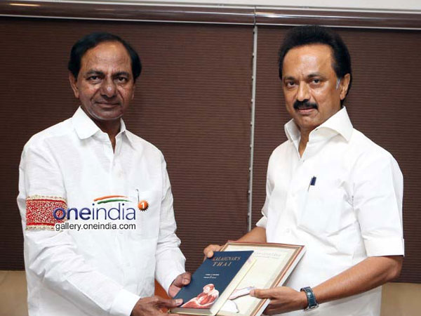 మొక్కులా.. రాజకీయ ట్రిక్కులా..! తమిళనాడులో ఏం జరుగుతోంది..? మొక్కులా.. రాజకీయ ట్రిక్కులా..! తమిళనాడులో ఏం జరుగుతోంది..?