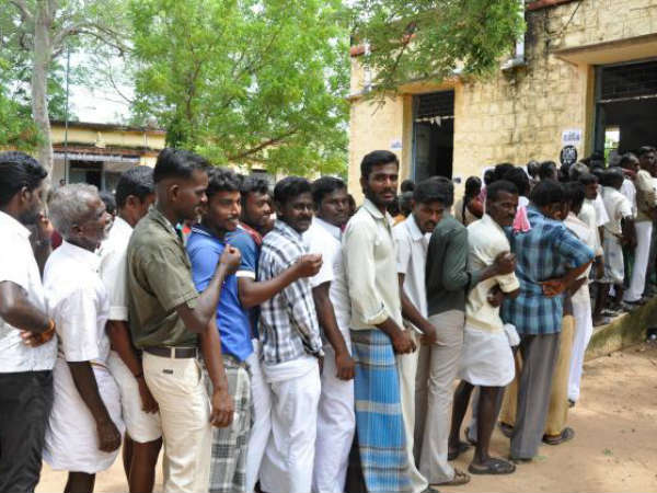  టికెట్ ఫిటింగ్.. ఒక్కటైన భార్యభర్తలు