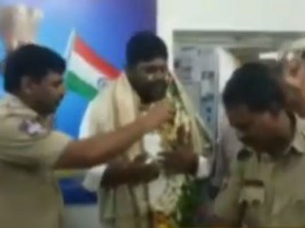 మానకొండూరు సిఐ మొదట నుండి వివాదాస్పదుడే.. గతంలో సర్వీస్ రివాల్వర్ తో బెదిరింపు 