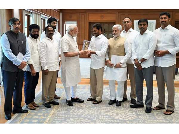 మోదీ-జ‌గ‌న్‌ ప‌ర‌స్ప‌ర అభినంద‌న‌లు