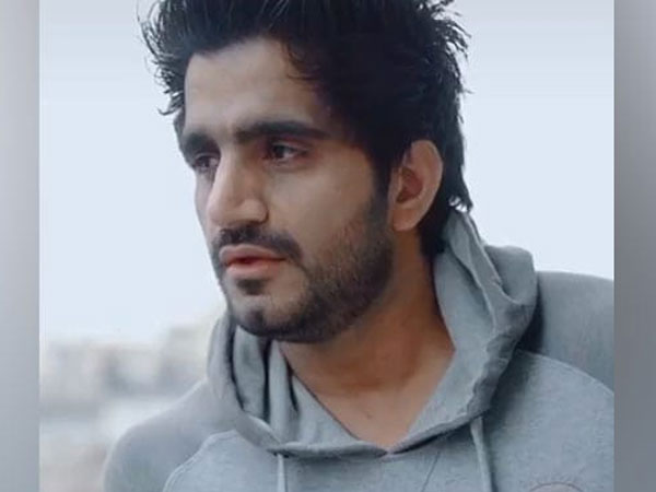 ఫ్రెండ్‌తో మాట్లాడుతుండగా..