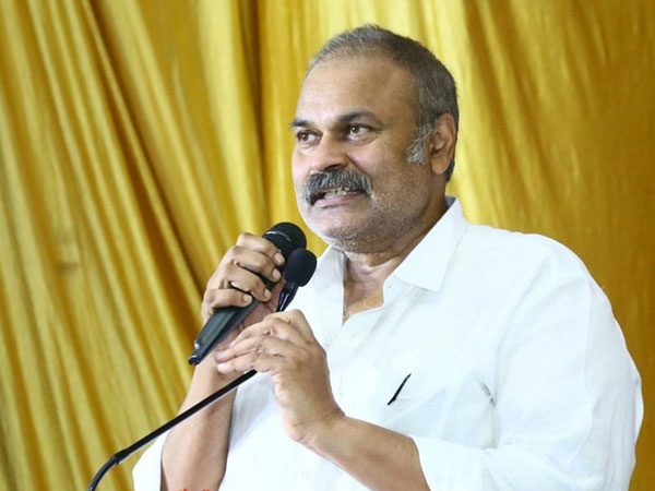 ఒరేయ్ రాస్కెల్స్ ఇంటర్ విద్యార్థులు మరణిస్తే ఒక్క వెధవ మాట్లాడలేదు ఎందుకు ... నాగబాబు ఫైర్