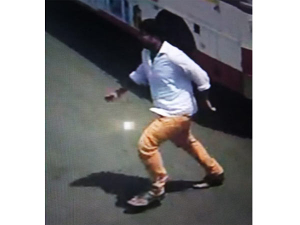 చిల్లరేశారు.. లక్షలు దోచారు