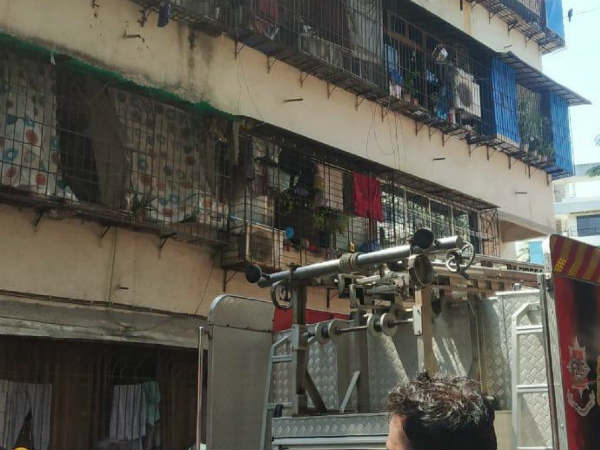 చదువుతుందని ఇంట్లో గదికి తాళం