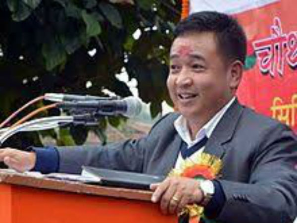 అట్టహాసంగా ప్రమాణ స్వీకారం అట్టహాసంగా ప్రమాణ స్వీకారం