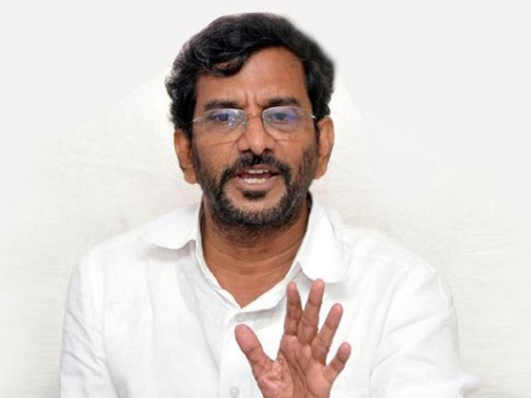 అధికారులు ఏం చేయాలో తెలియ‌ట్లేదు..