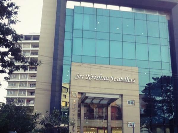 1100 కిలోల బంగారం.. 330 కోట్ల మోసం 1100 కిలోల బంగారం.. 330 కోట్ల మోసం