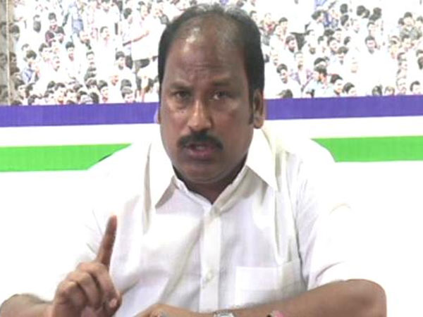 సెలెక్టెడ్ ఆర్టిస్టులతో టీడీపీ ఆఫీసులో ఇష్టా రాజ్యంగా మాట్లాడిస్తున్న టీడీపీపై సుధాకర్ బాబు ఫైర్