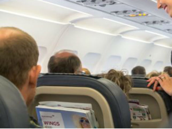  విమాన సిబ్బంది నుంచి నిర్లక్ష్యమైన సమాధానం