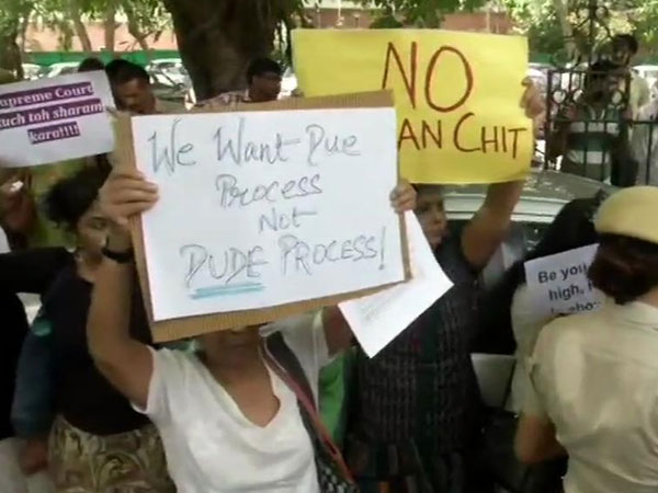 Cops Remove Protestors From SC, Sec 144 Imposed