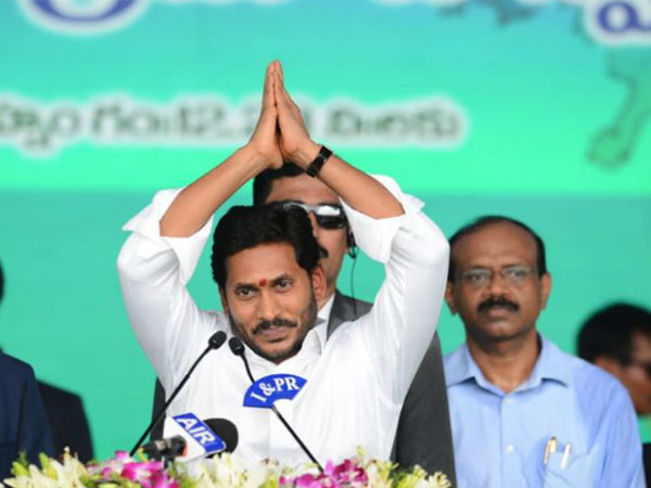 గ్రామ సచివాల‌యాల్లో ప‌ది మందికి..