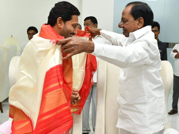 అంతా ఒక్కటిగా ఉన్నామని చాటి చెప్పేందుకు వేదిక కానున్న విజయవాడ అంతా ఒక్కటిగా ఉన్నామని చాటి చెప్పేందుకు వేదిక కానున్న విజయవాడ