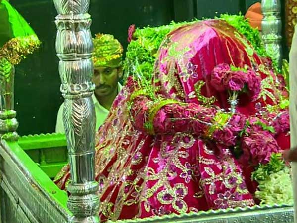 YSRCP President YS Jagan visited Ameenpeer Dargah at Kadapa