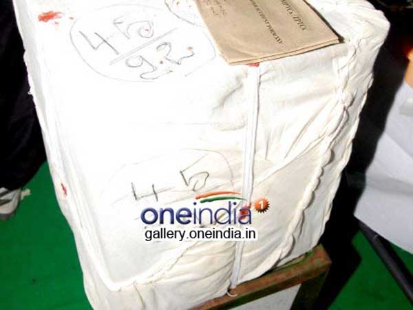 పోలింగ్ కేంద్రాల వద్ద 144 సెక్షన్ .. సాయంత్రం 5గంటల వరకు కొనసాగనున్న పోలింగ్ పోలింగ్ కేంద్రాల వద్ద 144 సెక్షన్ .. సాయంత్రం 5గంటల వరకు కొనసాగనున్న పోలింగ్