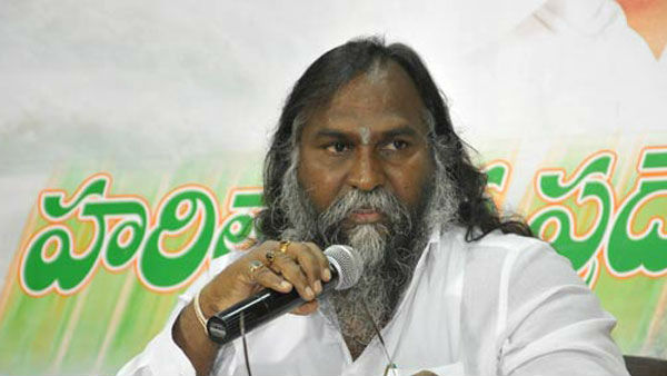 కాళేశ్వరంకు రావడంపై తెలంగాణ కాంగ్రెస్‌లో భిన్నవాదనలు 