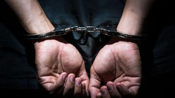 పూనం కౌర్ కు కోటి వేధింపులు .. పట్టుకోలేకపోయిన పోలీసులు .. కోర్టులో కోటి లొంగుబాటు .. బెయిల్ మంజూరు పూనం కౌర్ కు కోటి వేధింపులు .. పట్టుకోలేకపోయిన పోలీసులు .. కోర్టులో కోటి లొంగుబాటు .. బెయిల్ మంజూరు