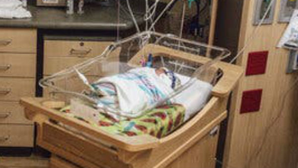 బిల్డింగ్‌ల చుట్టూ తిప్పిన డాక్టర్లు