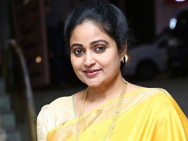 కుటుంబాన్ని సైతం పక్కన పెట్టి రాష్ట్రం కోసం కష్టపడిన చంద్రబాబు అంటూ దివ్యవాణి కితాబు