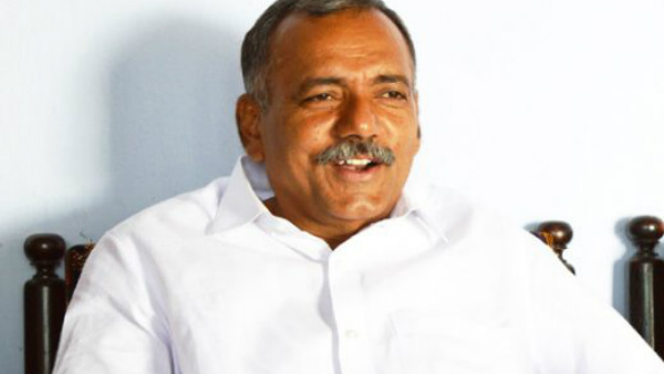 భూపాలపల్లిలో టీఆర్ఎస్ కు ఝలక్ ఇచ్చిన ఎమ్మెల్యే గండ్ర సోదరుడు గండ్ర నారాయణ రెడ్డి .. శంకుస్థాపన అడ్డగింత భూపాలపల్లిలో టీఆర్ఎస్ కు ఝలక్ ఇచ్చిన ఎమ్మెల్యే గండ్ర సోదరుడు గండ్ర నారాయణ రెడ్డి .. శంకుస్థాపన అడ్డగింత