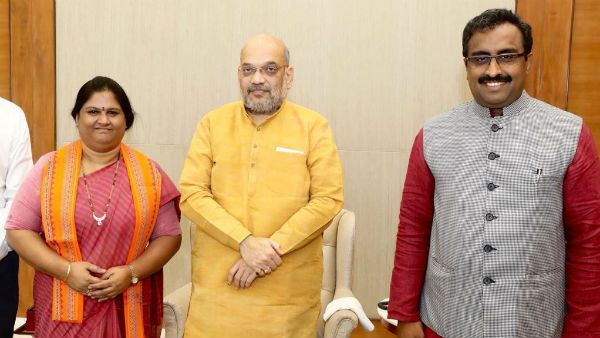 బీజేపీలో చేరిన మాజీ ఎంపీ కొత్తపల్లి గీత .. జనజాగృతి పార్టీ బీజేపీలో విలీనం