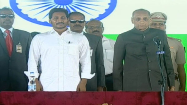 కొలువు తీరిన ఏపీ కేబినెట్...