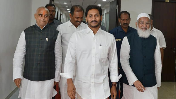 సీఎంకు తెలియ‌లేదా...ఏం చేస్తున్నారు..