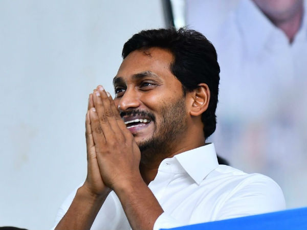  వైయ‌స్‌ను గుర్తు చేస్తూ...