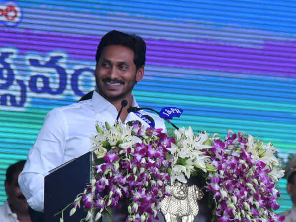 సీఎం జగన్ ఇంటి ముందు బుడతడు..!అనుమానాస్పదంగా తిరిగిన బాలుడు..!! సీఎం జగన్ ఇంటి ముందు బుడతడు..!అనుమానాస్పదంగా తిరిగిన బాలుడు..!!