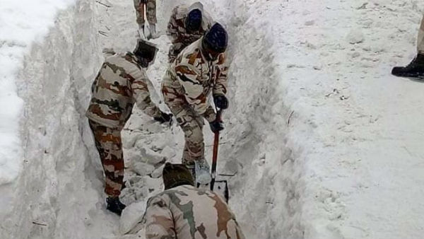 మంచుదుప్పటి .. మంచుదుప్పటి ..