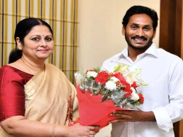 జయసుధ వైపే జగన్ మొగ్గు .. ఏపీ ఫిల్మ్ డెవలప్మెంట్ కార్పోరేషన్ చైర్మన్ గా జయసుధ కే ఎక్కువ అవకాశం