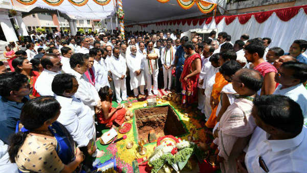  ప్రజాధనం దుర్వినియోగమంటున్న విపక్షాలు