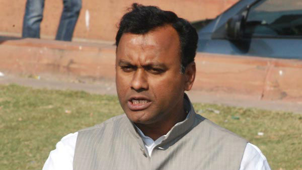 నేడు సాయంత్రం కీలక ప్రకటన చేసే అవకాశం .. కోమటిరెడ్డి నిర్ణయంపై సర్వత్రా ఉత్కంఠ నేడు సాయంత్రం కీలక ప్రకటన చేసే అవకాశం .. కోమటిరెడ్డి నిర్ణయంపై సర్వత్రా ఉత్కంఠ