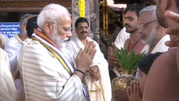 PM Modi offers prayers at famous Lord Krishna temple in Guruvayur
