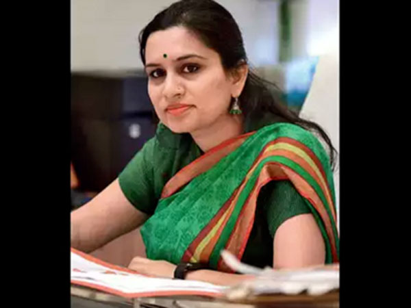 బదిలీ వేటు .. బదిలీ వేటు ..