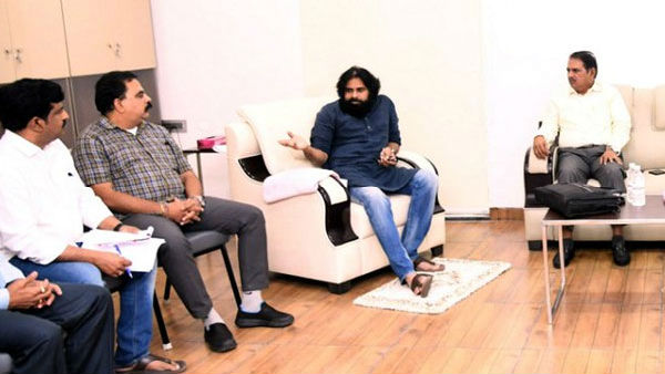నేడు ఓటమి పాలైన అందరు అభ్యర్థులతో జనసేనాని భేటీ .. పార్టీ బలాబలాలు తేల్చుకునే పనిలో పవన 