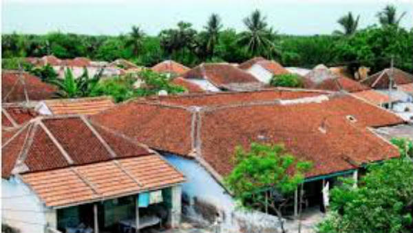  అక్రమ నిర్మాణం నుండి అతి సాధారణ కట్టడంలోకి బాబు..! ప్రజల కోసమే అంటున్న నాయకులు..!!