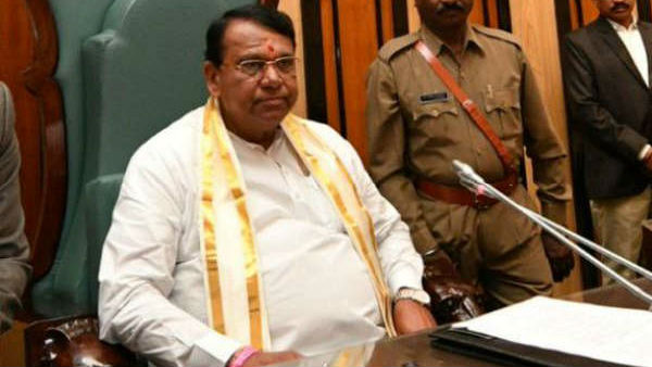 ఫిరాయింపు ఎమ్మెల్యేలకు, స్పీకర్ కు కోర్టు నోటీసులు .. వివరణ ఇవ్వాలని ఆదేశం