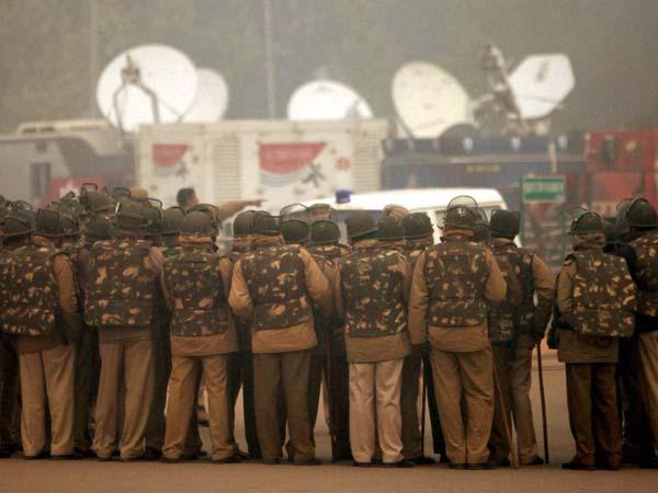 భాష రాక‌.. వీళ్లు చెప్పేది వారికి అర్థం కాక‌..