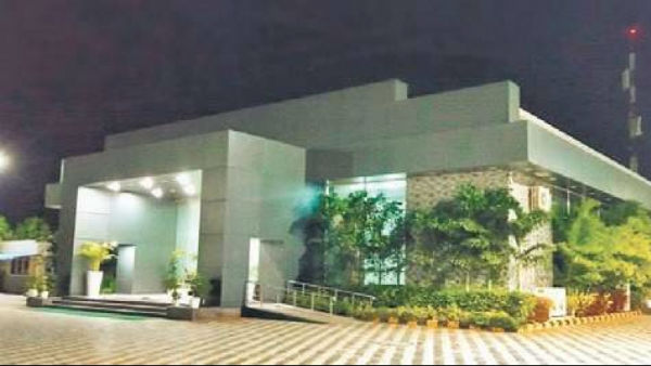 కోర్టులో కేసు, టీడీపీ ఆందోళన నేపధ్యంలోనే వ్యూహాత్మక నిర్ణయం