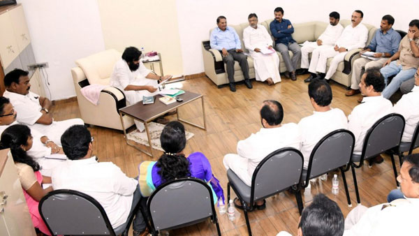 వైసీపీలో చేరికపై రాపాక క్లారిటీ .. జనసేనలోనే ఉంటానని వెల్లడి