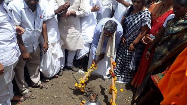 నువ్వు బీజేపీ కార్యకర్త కదా ! 