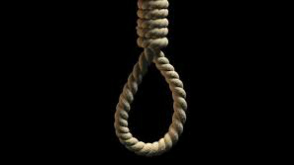 ఫ్యాన్కు ఉరేసుకుని.. ఫ్యాన్కు ఉరేసుకుని..