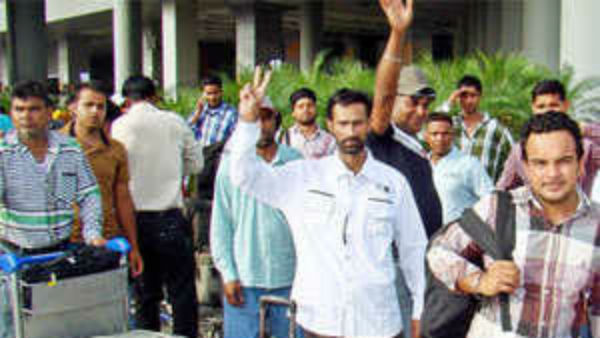 కాపాడండి అంటూ వేడుకోలు .. పాలకుల పట్టింపు లేక గల్ఫ్ బాధితుల ఆవేదన 