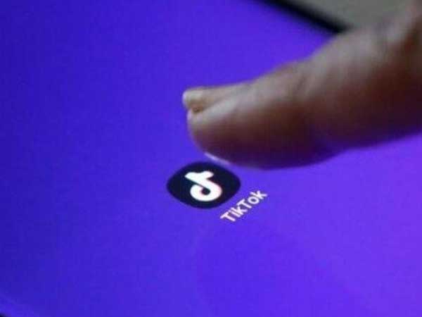 నేపాల్ టిక్టాక్ స్టార్ను కలిసేందుకు నేపాల్ టిక్టాక్ స్టార్ను కలిసేందుకు