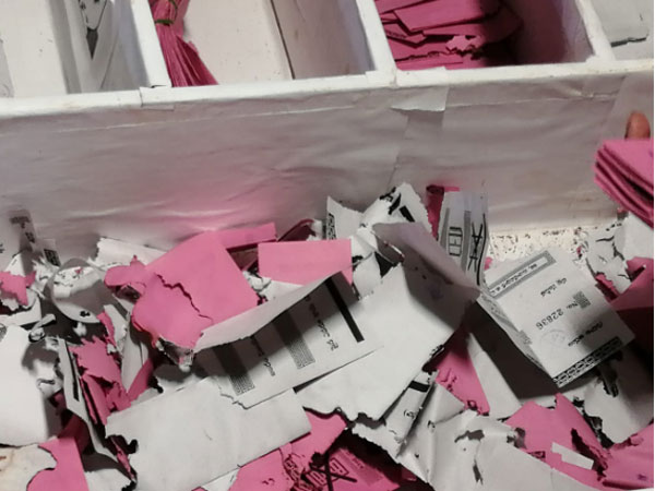 బ్యాలెట్ పేపర్లకు చెదలు బ్యాలెట్ పేపర్లకు చెదలు