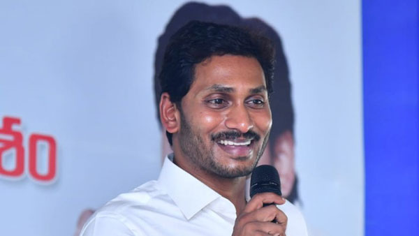 ఎవరు ఏ స్థానంలో ఫిట్ అనేది చూసి జగన్ నిర్ణయం .. అందులో భాగంగానే భారీ బదిలీలు .. బదిలీలు ఇలా 