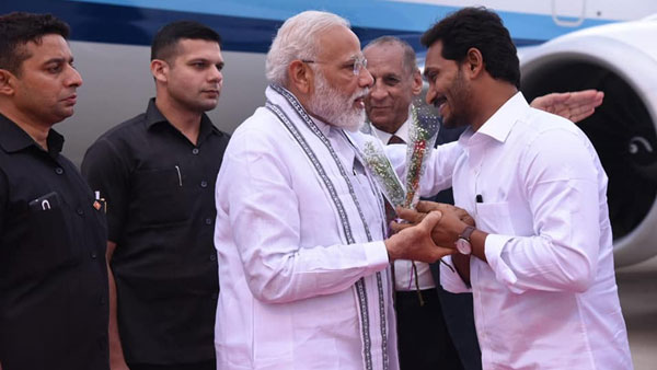 ప్రధానిని ఒప్పించి మరీ.. ప్రధానిని ఒప్పించి మరీ..