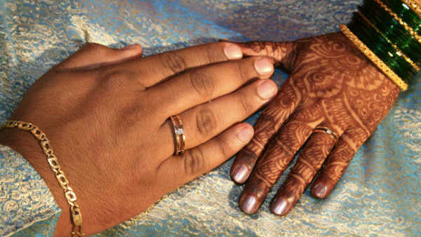 పెళ్లినాటి బాసలు మరిచి.. నిత్యం వేధింపులే..! పెళ్లినాటి బాసలు మరిచి.. నిత్యం వేధింపులే..!