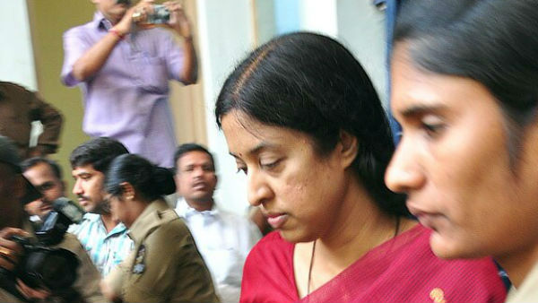 స్టీఫెన్ రవీంద్ర, శ్రీలక్ష్మి లను ఎపీకి కేటాయించాలని కేంద్రాన్ని క్లియరెన్స్ కోరిన జగన్ 